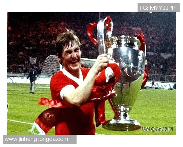 聚焦足球场七号球星的传奇历程与辉煌瞬间揭秘