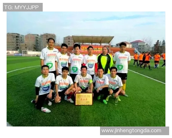 重庆足球传奇人物揭秘 他们的拼搏精神与足球梦想 重庆足球传奇人物揭秘 他们的拼搏精神与足球梦想