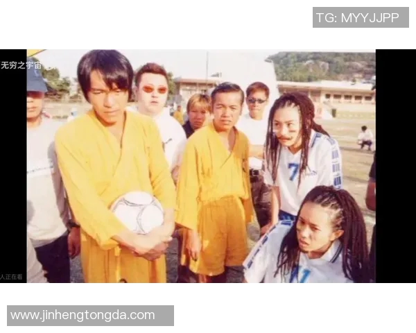 少林足球经典星爷同款外套回归 时尚与功夫的完美结合